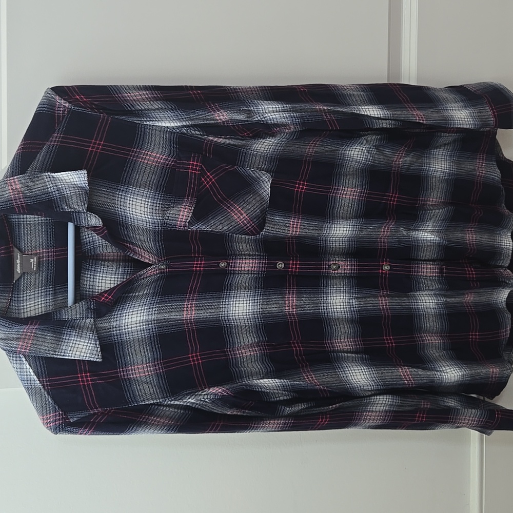 EUC Eddie Bauer Women's Flannel Button Diwn, Size Medium